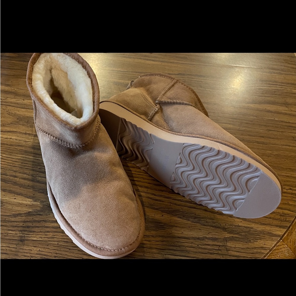NEVER WORN UGG BOOTS
